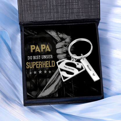 Personalisierbarer 1 Name & 1 Text Supermann Schlüsselanhänger-Papa, du bist unser Superheld-Geschenk mit Nachrichtenkarte