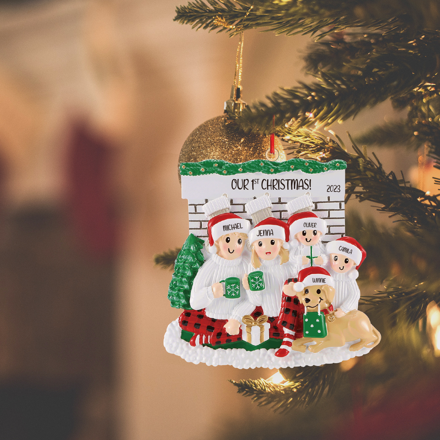 Holz Personalisierte 5 Namen & Jahr & Text Kamin Weihnachtsornament Weihnachtsbaum Anhänger mit 4 Familienmitgliedern und 1 Hund