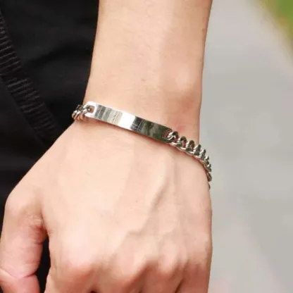 Personalisierte 2 Texte Paar Edelstahl Möbiusband Armbänder Set für Paarchen