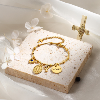 Personalisiertes Armband der Jungfrau Maria mit Geburtsstein und Namensinitiale