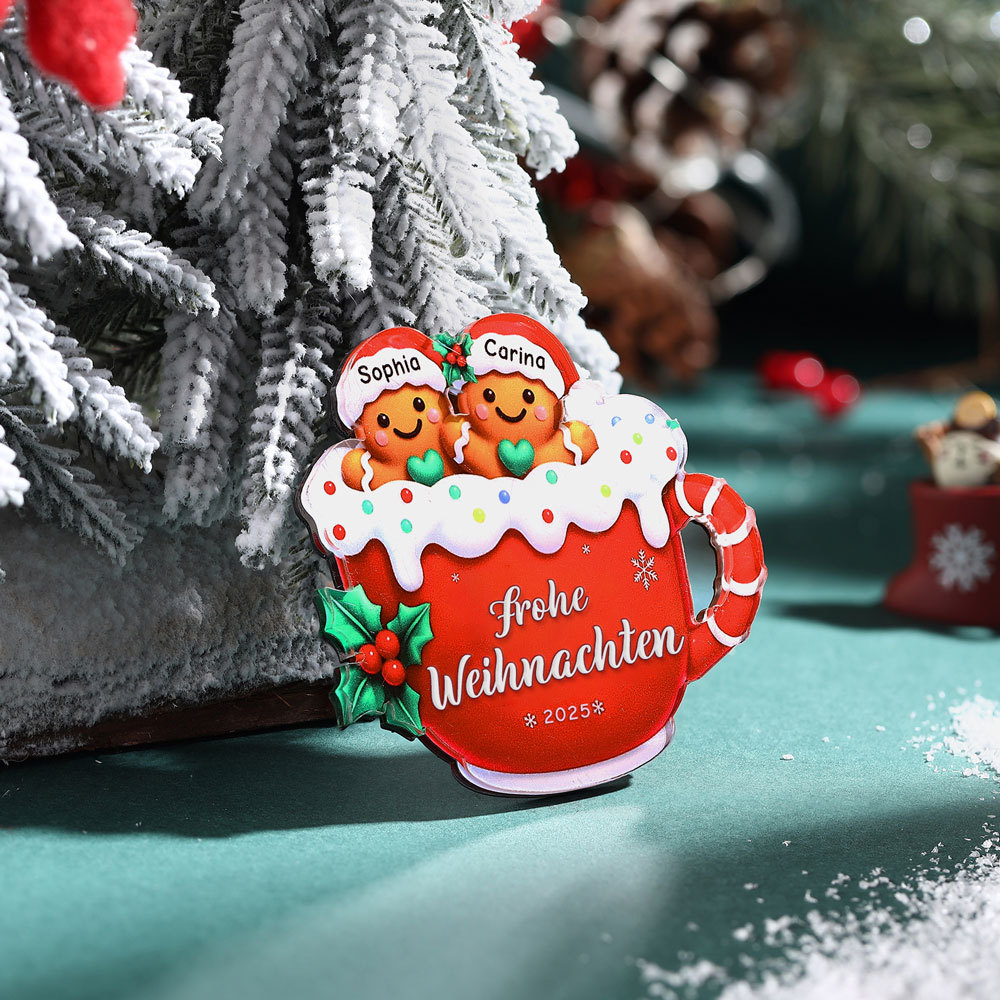 Personalisierte Tasse mit Lebkuchenfamilie & Kühlschrankmagnet