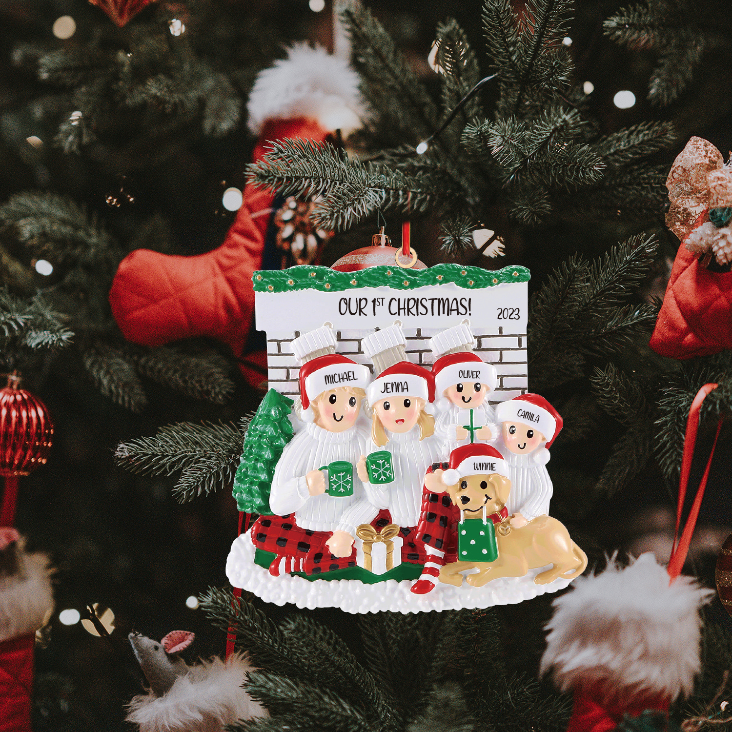 Holz Personalisierte 5 Namen & Jahr & Text Kamin Weihnachtsornament Weihnachtsbaum Anhänger mit 4 Familienmitgliedern und 1 Hund