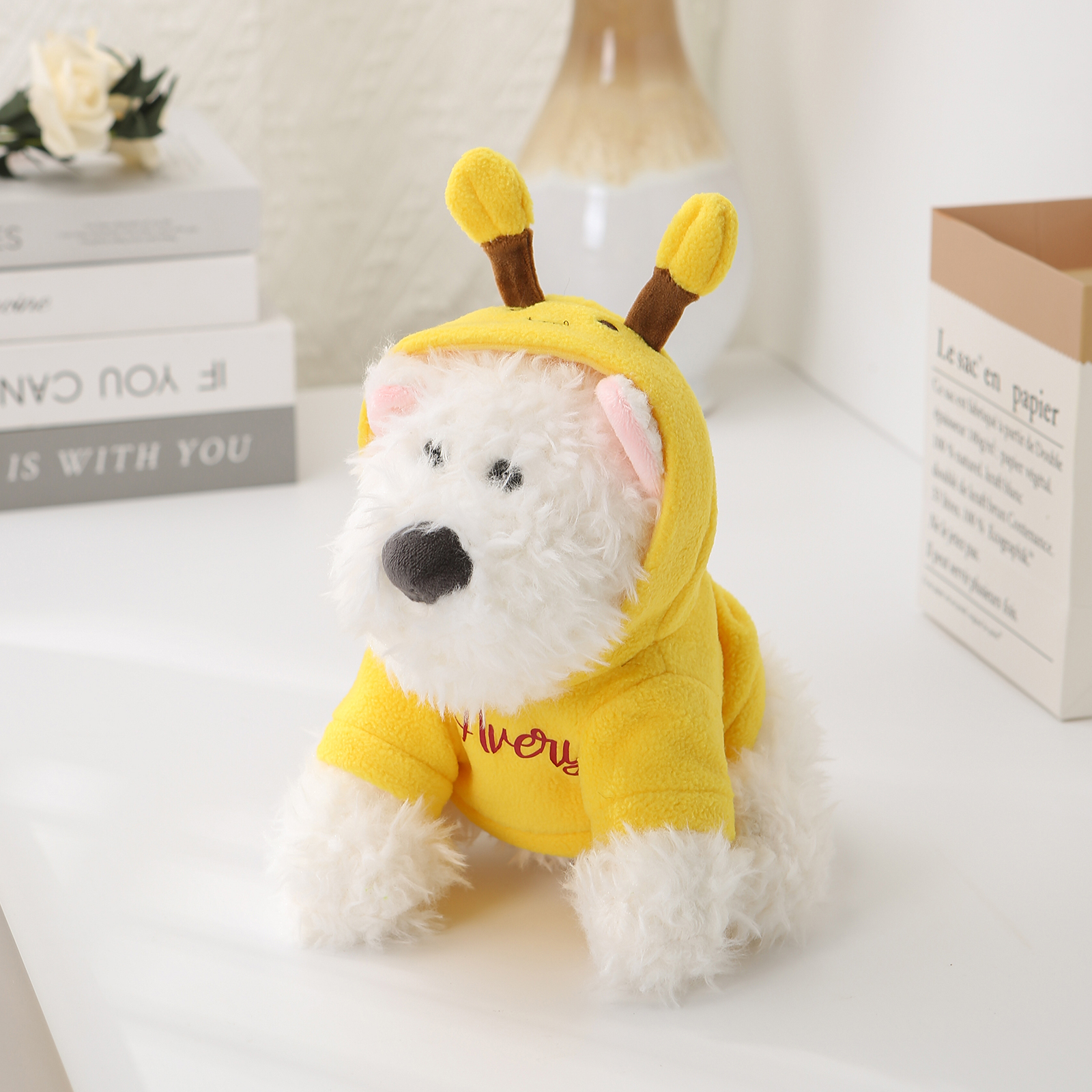 Personalisiertes Set aus Plüschhund und Mütze – Namensstickerei auf Hoodie & Bommelmütze