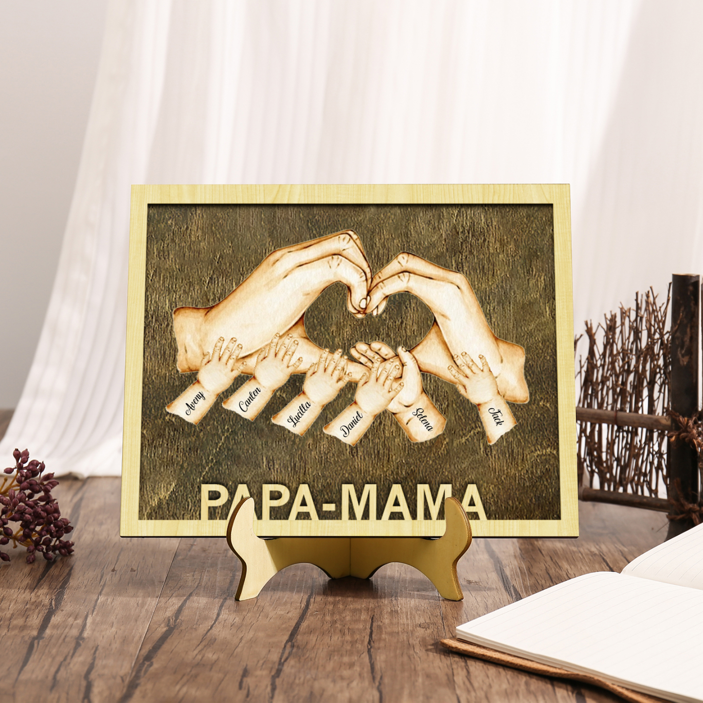PAPA-MAMA Holz Deko-Personalisierbare 6 Namen Ornament Familie Hand in Hand Holzdekoration für Eltern