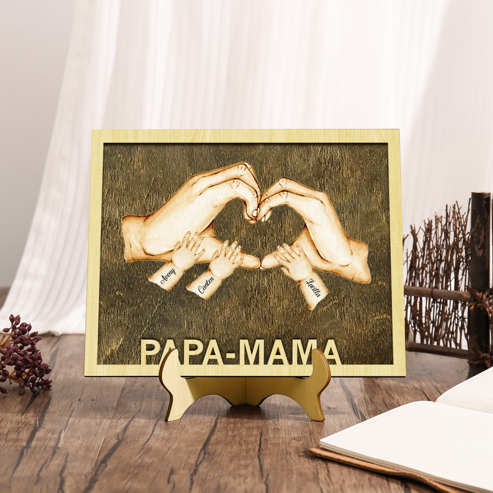 PAPA-MAMA Holz Deko-Personalisierbare 3 Namen Ornament Familie Hand in Hand Holzdekoration für Eltern