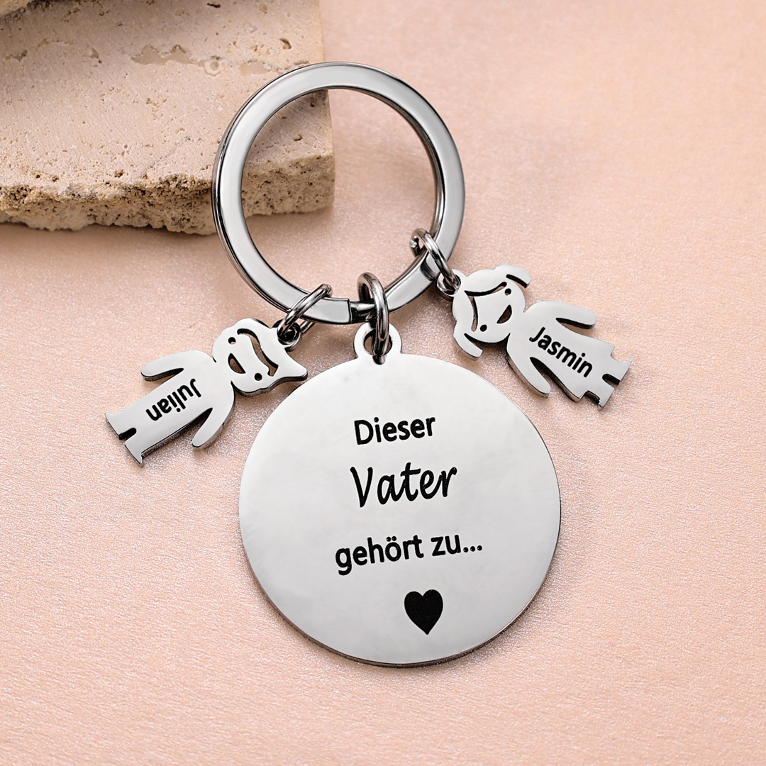 Gravur 2 Namen & Wunschtext Familie Schlüsselanhänger - Dieser Vater ( oder Mutter, Opa, Oma, usw. ) Gehört zu ...