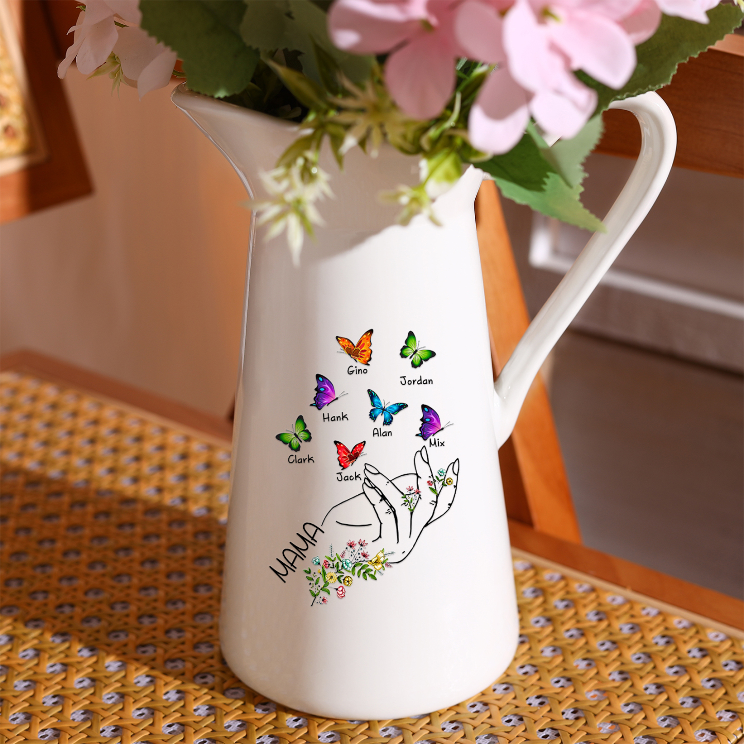 Personalisierte 7 Namen & Text Schmetterling in der Hand Gießvase mit Henkel Familie Vase