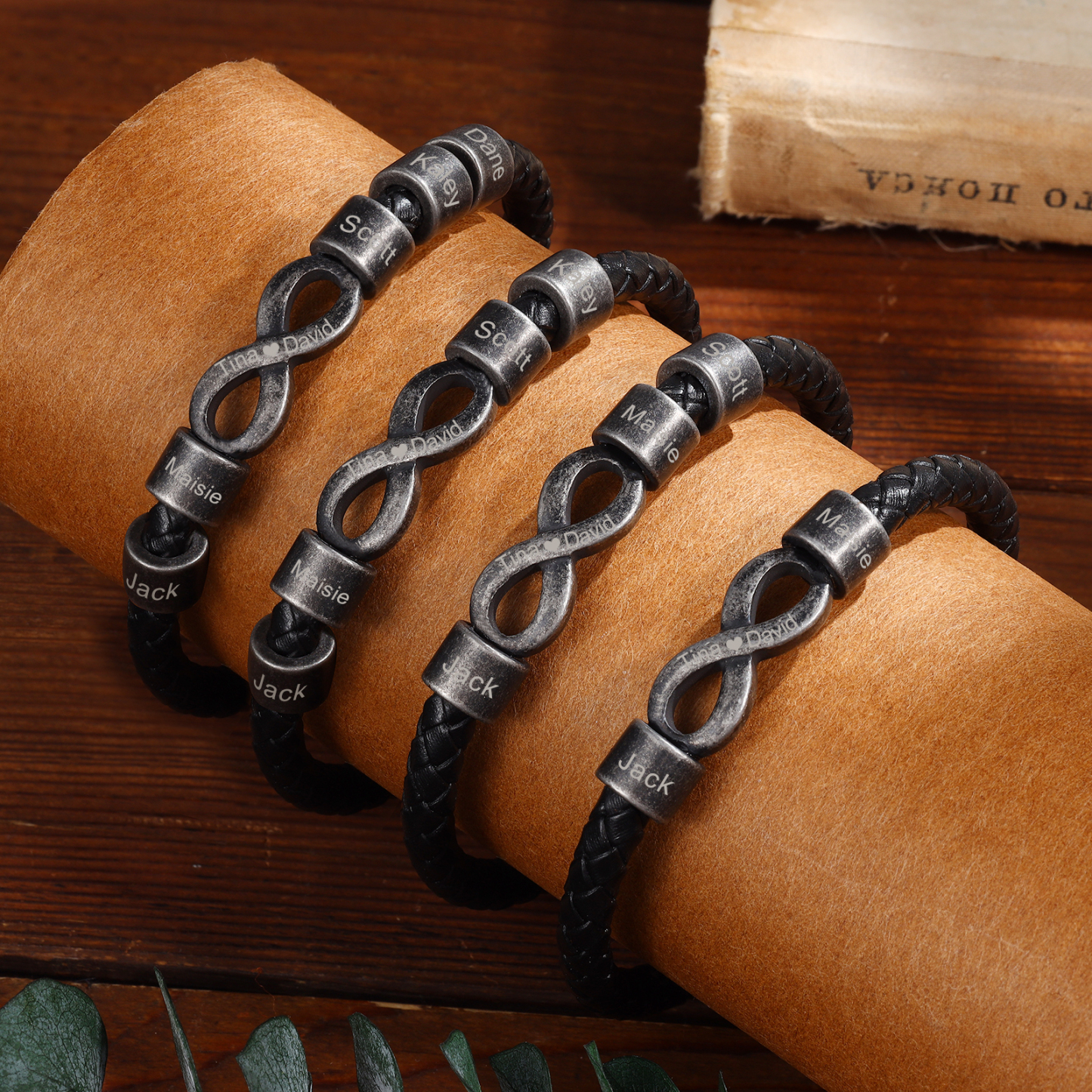 Herren Personalisierte 2 Namen & Text Leder Infinity-Armband mit Vintage Edelstahl Perle-Geschenk mit Nachrichtenkarte für Mann/ Freund