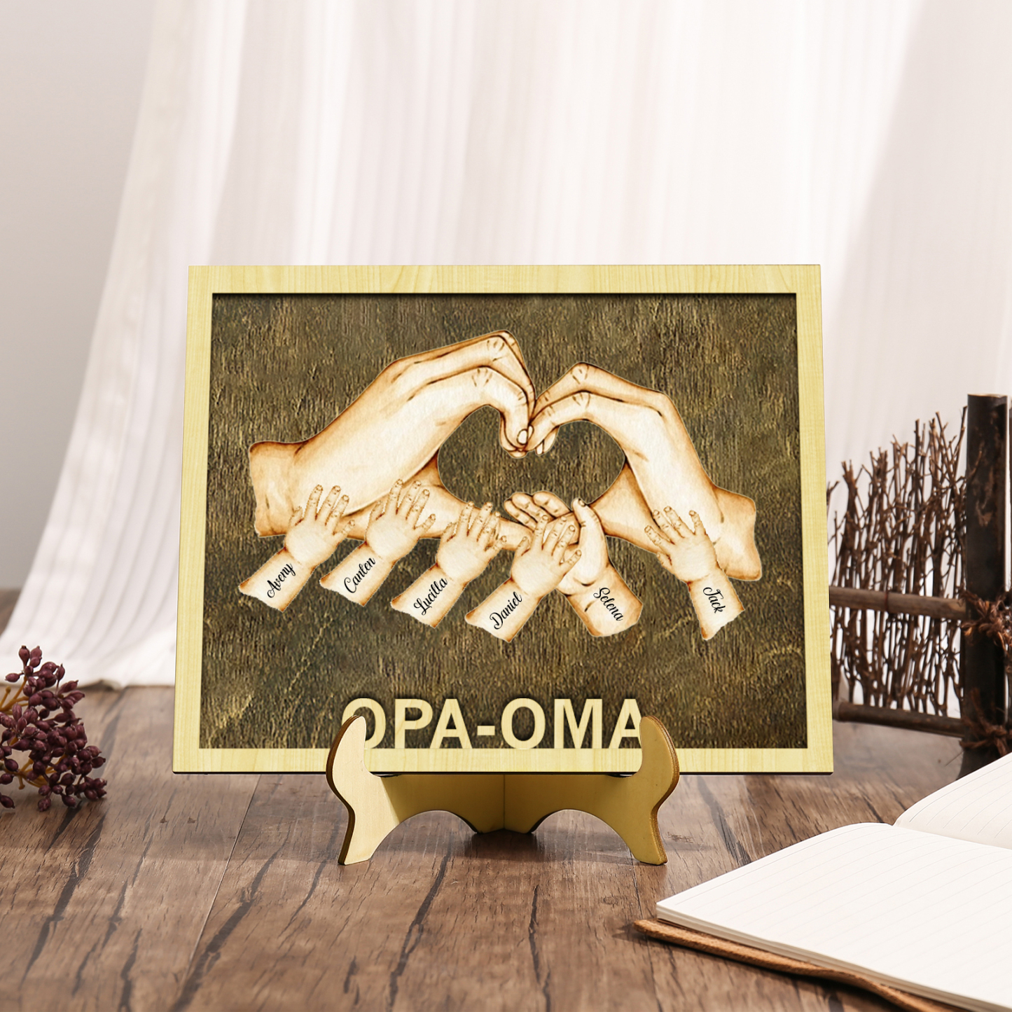 OPA-OMA Holz Deko-Personalisierbare 6 Namen Ornament Familie Hand in Hand Holzdekoration für Großeltern