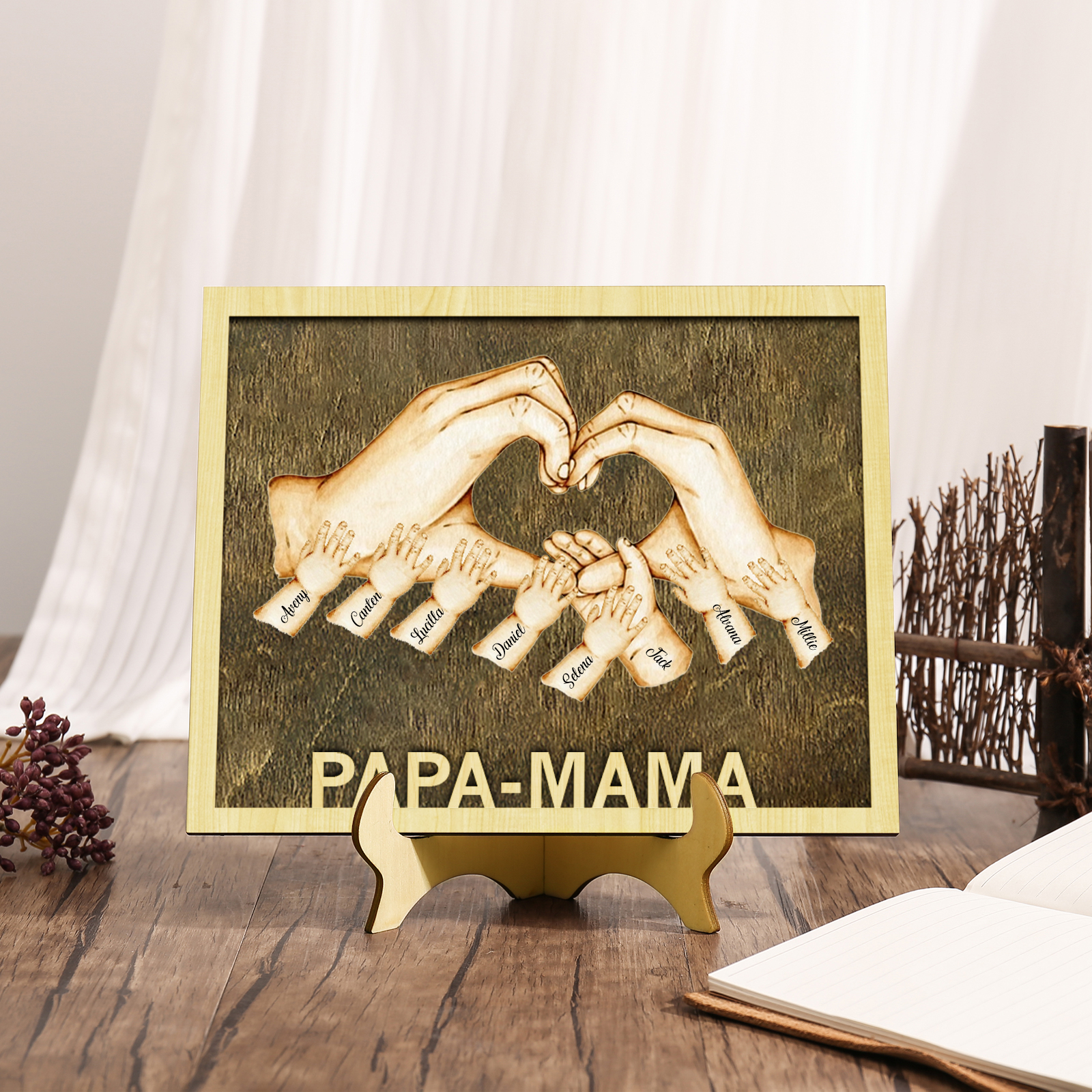 PAPA-MAMA Holz Deko-Personalisierbare 8 Namen Ornament Familie Hand in Hand Holzdekoration für Eltern