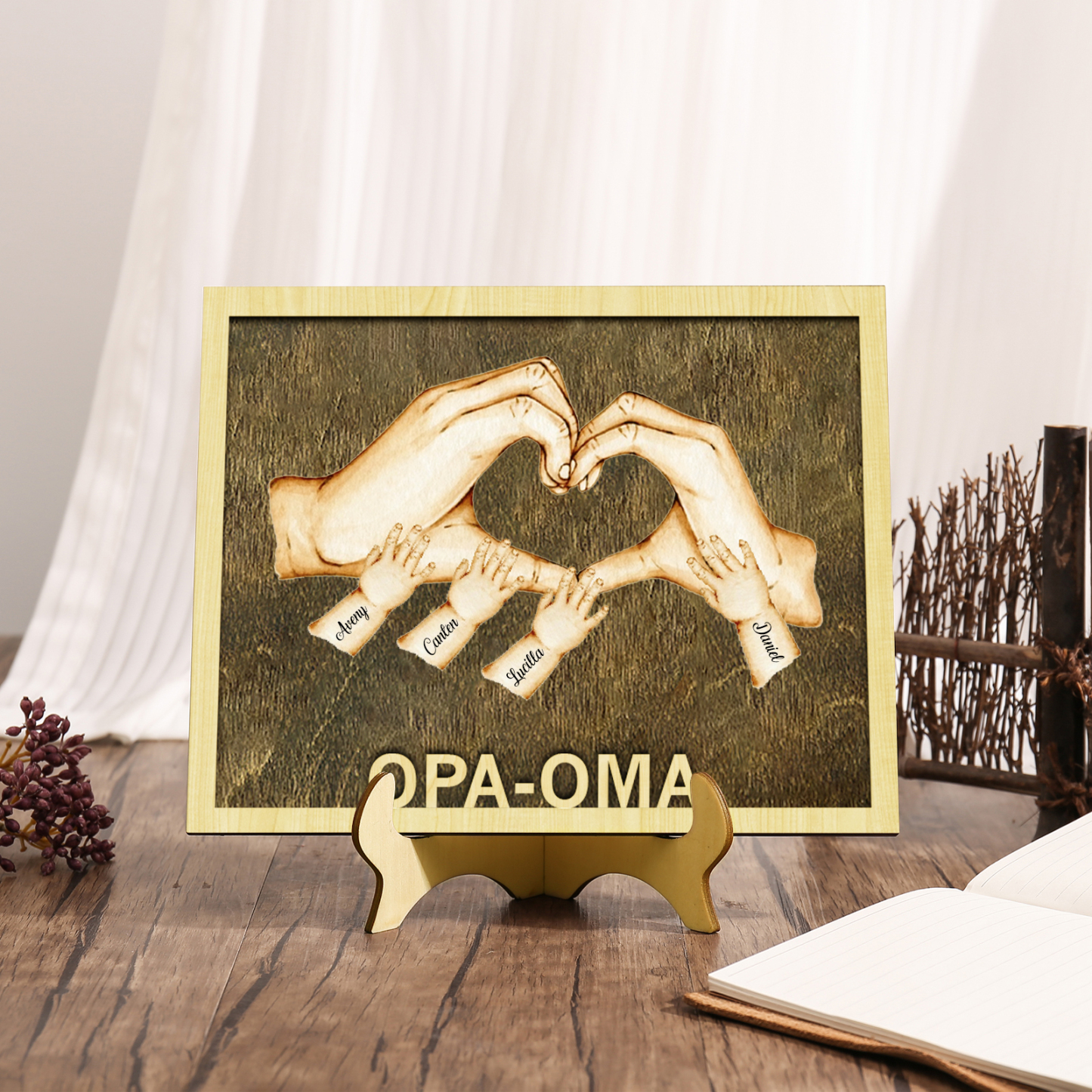 OPA-OMA Holz Deko-Personalisierbare 4 Namen Ornament Familie Hand in Hand Holzdekoration für Großeltern