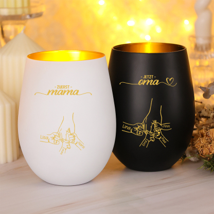 Personalisierter Glas-Kerzenhalter in Handform mit 2–14 Kindernamen – Erst Mama, jetzt Oma