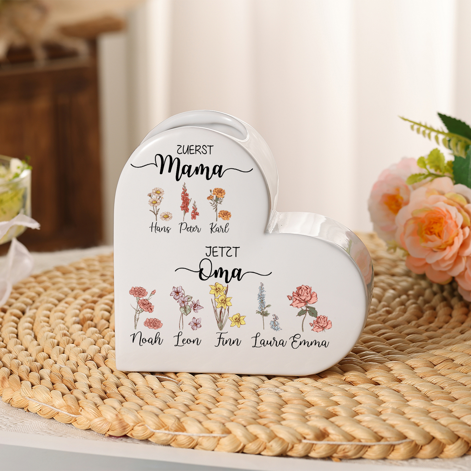 Personalisierte Keramikvase mit Herzmotiv, 2–10 Vornamen und Geburtsblumen Muttertagsgeschenk für Oma und Mama