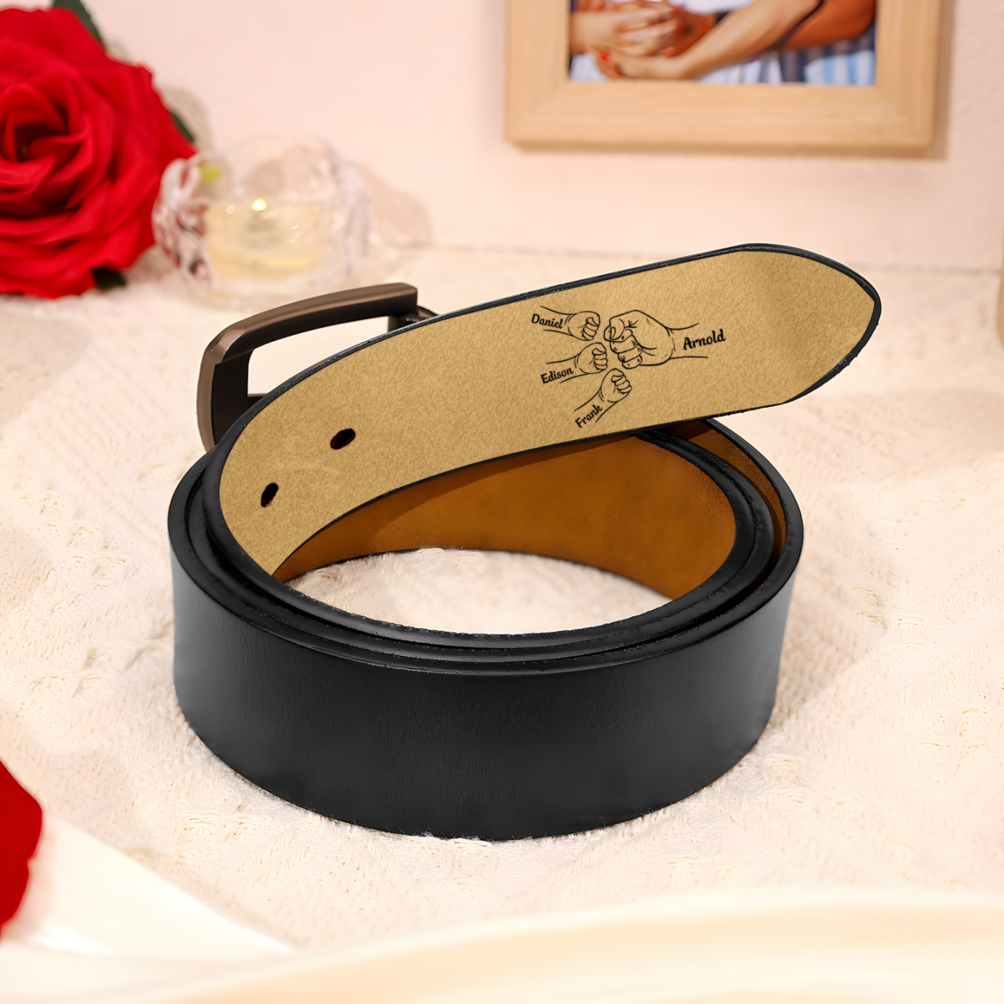 Personalisierter 4 Namen Schwarz Herren Ledergürtel - Dieser Typ ist ein großartiger Papa - Geschenk für Vater/Papa