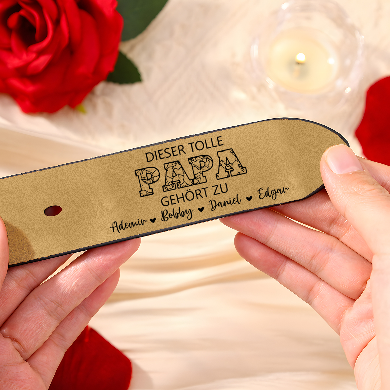 Personalisierter 5 Namen & Buchstabe Schwarz Herren Ledergürtel - DIESER TOLLE PAPA GEHÖRT ZU- Geschenk für Papa