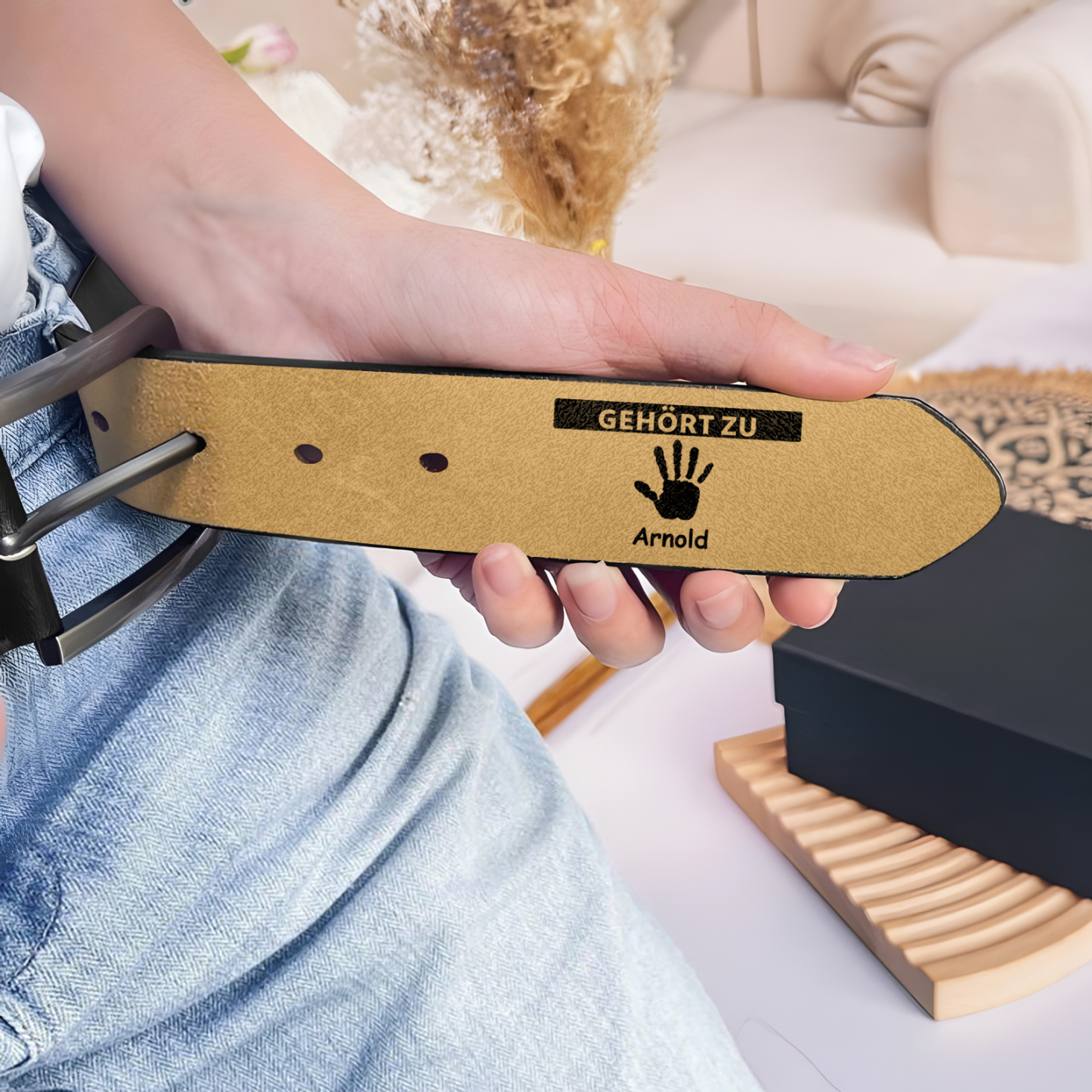 Personalisierter 1 Name & 2 Texte Schwarz Herren Ledergürtel - Der beste PAPA der Welt gehört zu- Geschenk für Vater/Papa