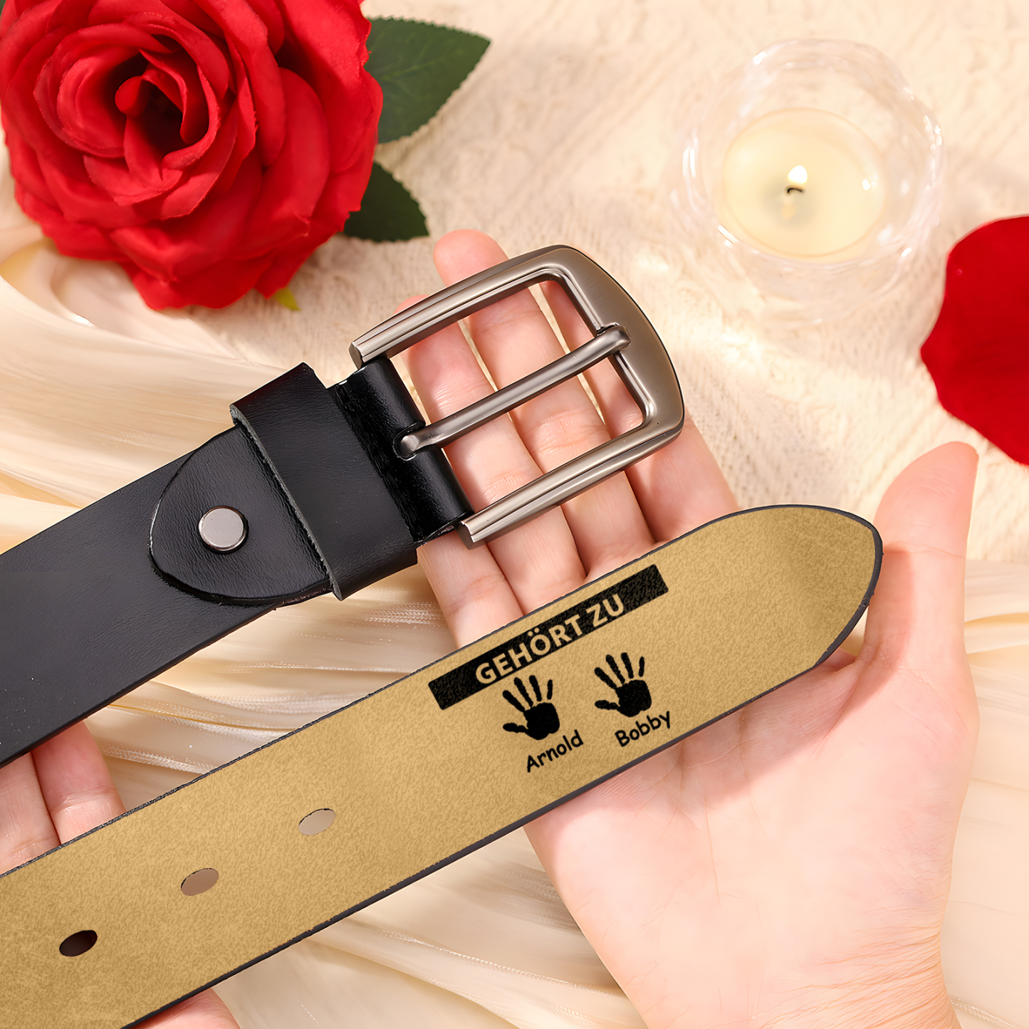 Personalisierter 2 Name & 2 Texte Schwarz Herren Ledergürtel - Der beste PAPA der Welt gehört zu- Geschenk für Vater/Papa