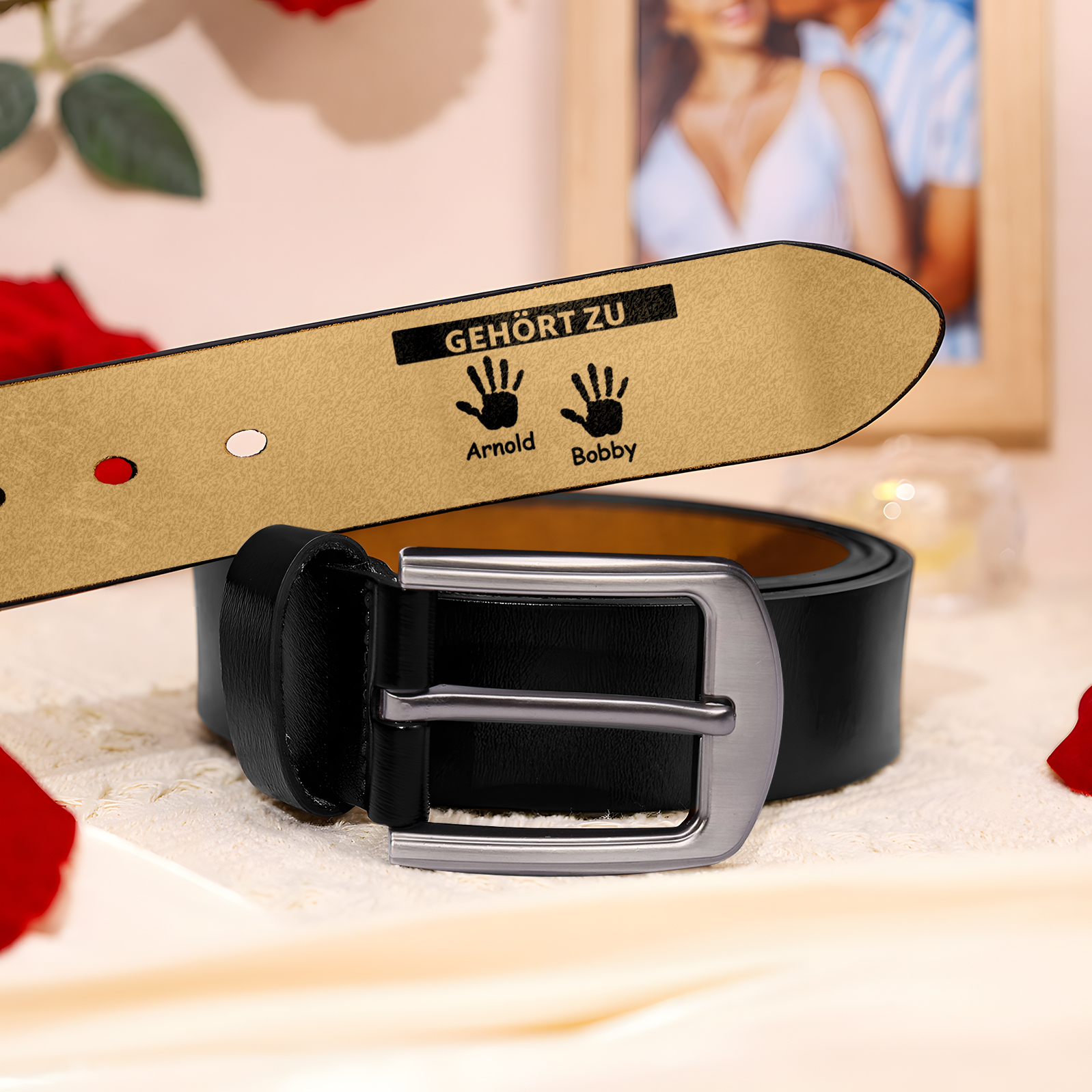 Personalisierter 2 Name & 2 Texte Schwarz Herren Ledergürtel - Der beste PAPA der Welt gehört zu- Geschenk für Vater/Papa