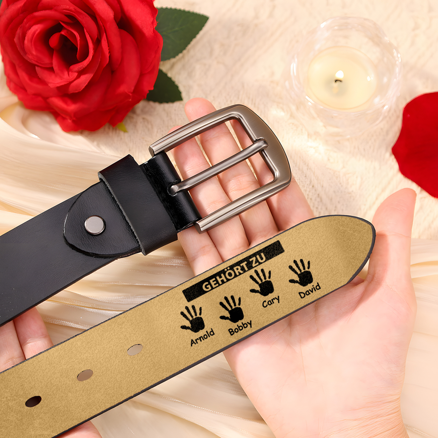 Personalisierter 4 Name & 2 Texte Schwarz Herren Ledergürtel - Der beste PAPA der Welt gehört zu- Geschenk für Vater/Papa