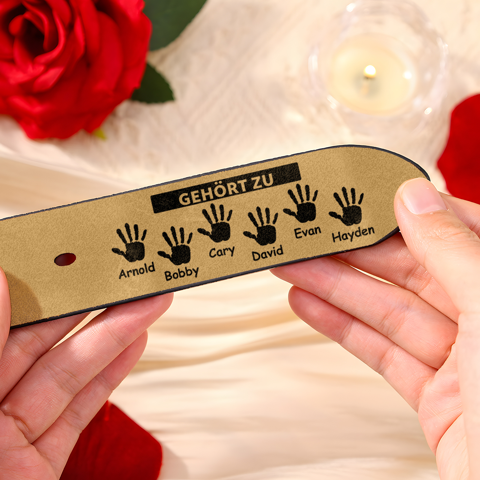 Personalisierter 6 Name & 2 Texte Schwarz Herren Ledergürtel - Der beste PAPA der Welt gehört zu- Geschenk für Vater/Papa