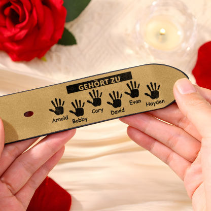 Personalisierter 6 Name & 2 Texte Schwarz Herren Ledergürtel - Der beste PAPA der Welt gehört zu- Geschenk für Vater/Papa