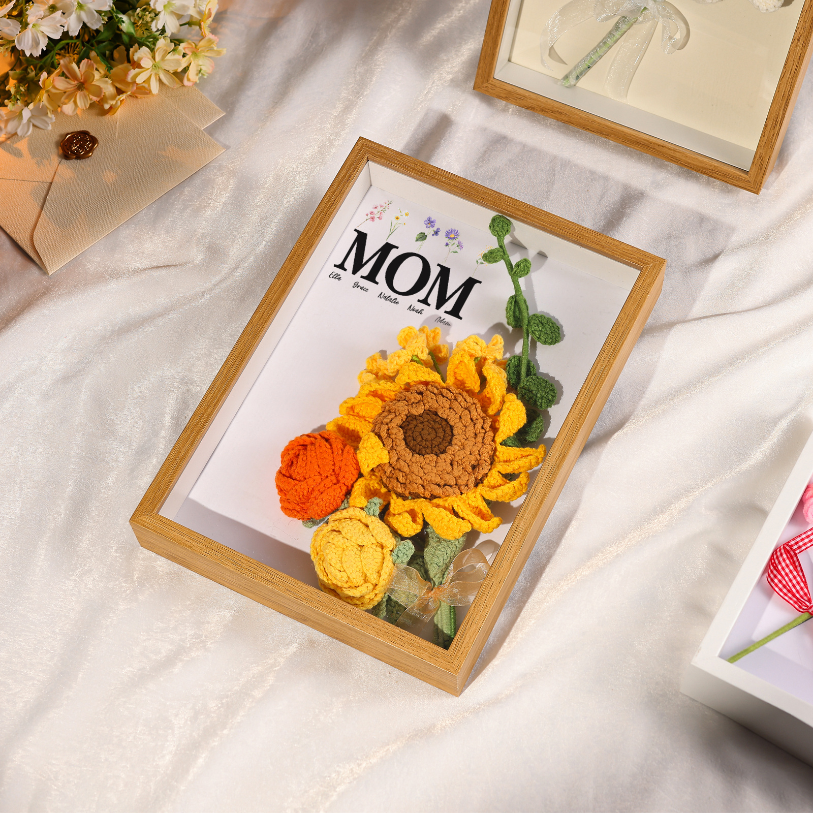 Personalisierter 3D-Rahmen mit Häkelblumen, Namen & Wunschtext – Handgefertigtes Geschenk für Mama & Oma