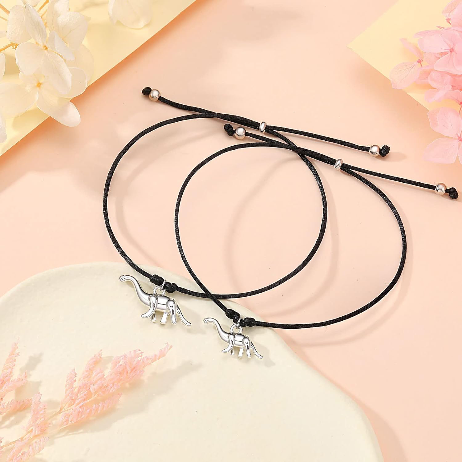 Dinos Armbänder Set mit 2 Ketten Für das Schulkind Vergesst nie, dass du stark und mutig bist wie ein Dino Schulanfang Geschenk mit Nachrichtenkarte