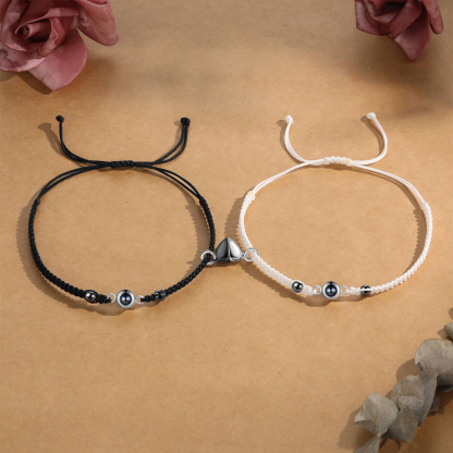 Personalisierte 2 Fotos Projektion Herz/Hand-in-Hand Magnetische Armbänder mit schwarz & weiß geflochtenem Band für Paar