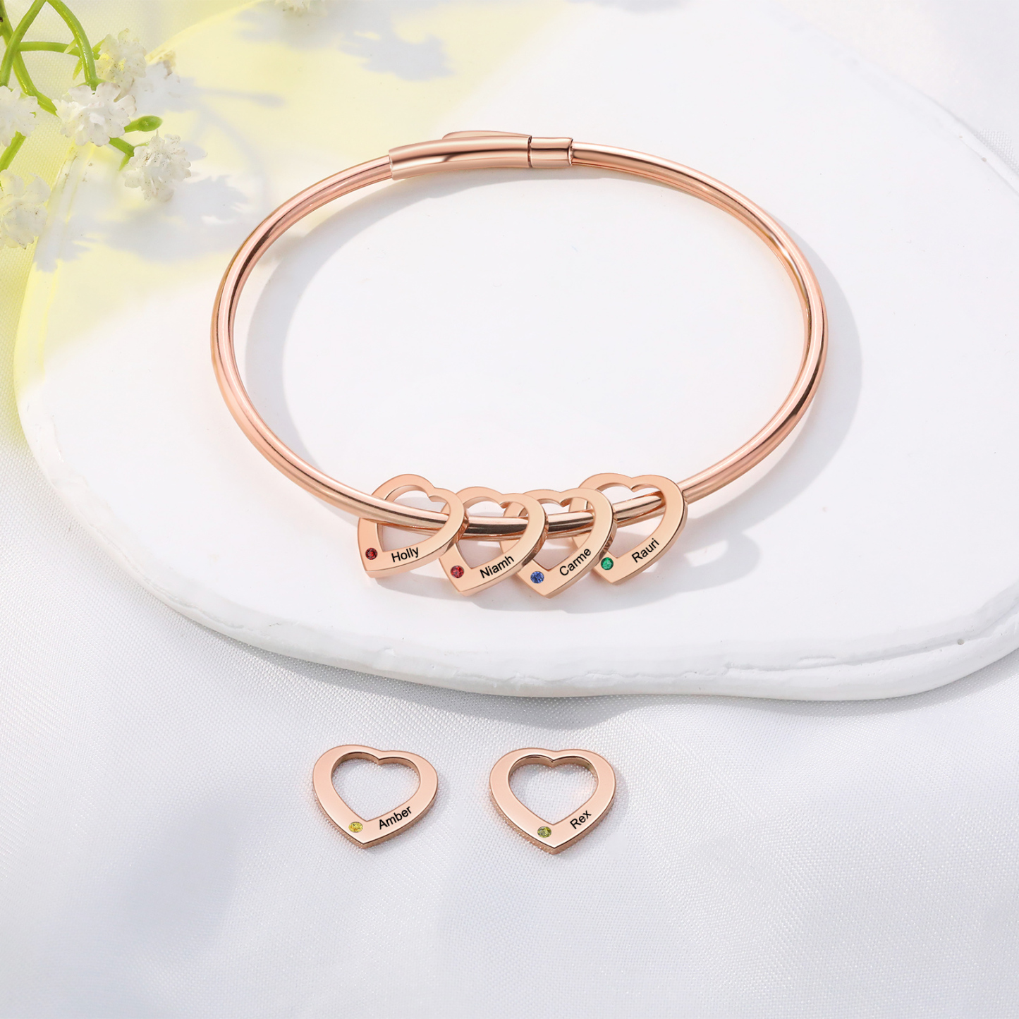 Personalisierter Herz-Anhänger Armreif mit 2–6 Namen und Geburtssteinen – Geschenk für Mama oder Freundin