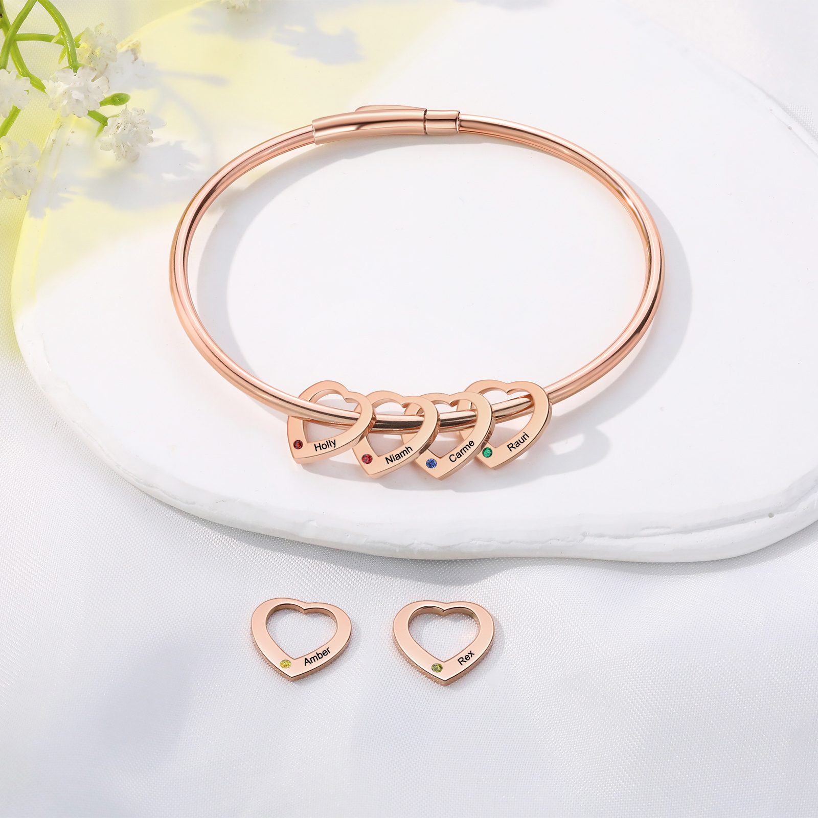 Personalisierter Herz-Anhänger Armreif mit 2–6 Namen und Geburtssteinen – Geschenk für Mama oder Freundin