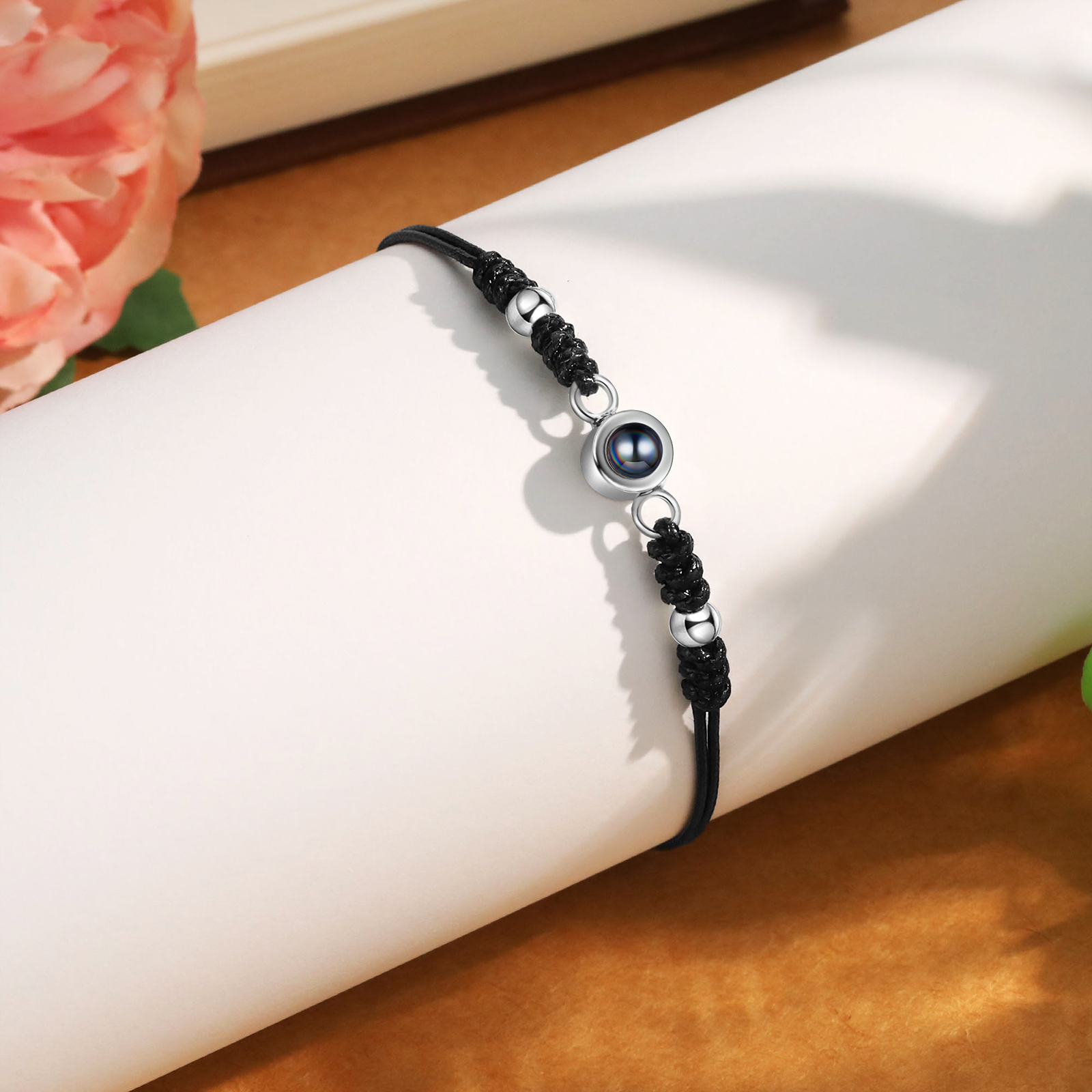 Personalisiertes Foto Projektion Armband – Schwarz/Weißes Band mit Silberperlen