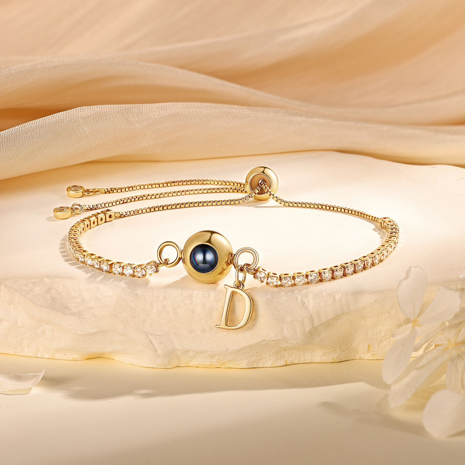 Personalisierbarer Foto-Projektion & Buchstabe Goldene Titanstahl-Armband 