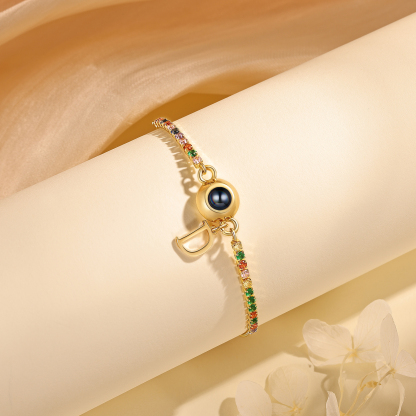 Personalisierbarer Foto-Projektion & Buchstabe Goldene Titanstahl-Armband mit farbenfrohen Strasssteinen