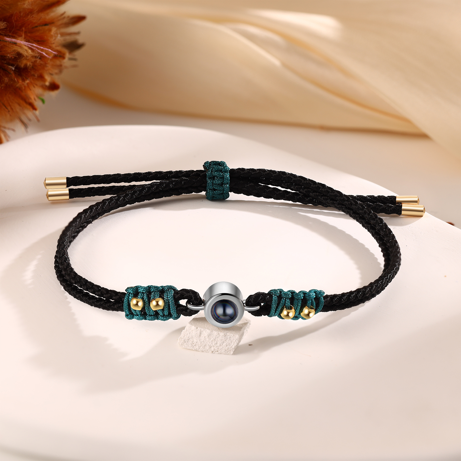 Personalisiertes Foto Projektion Armband mit goldenen Perlen & geflochtenem Band in Schwarz & Grün