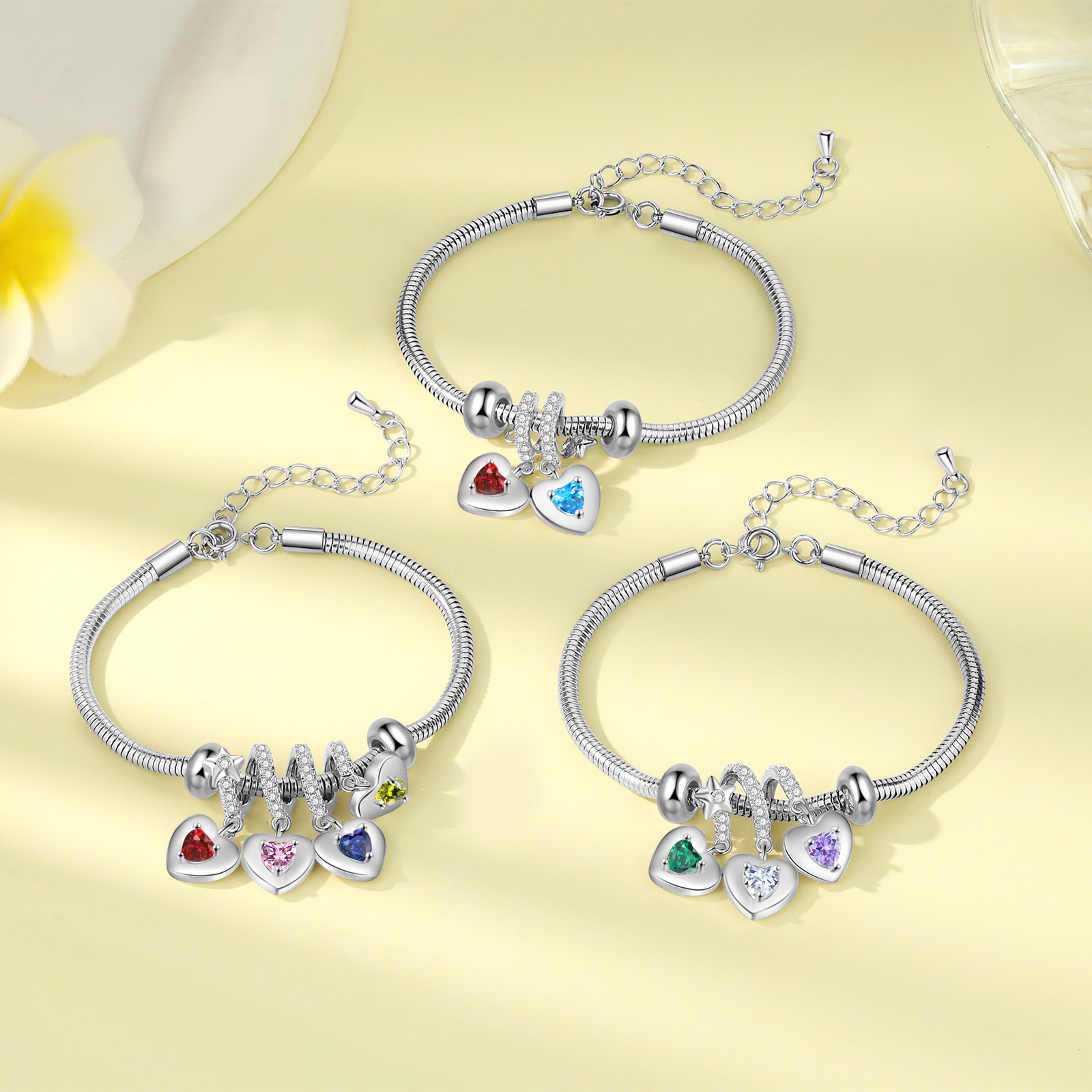 Personalisierte Armband mit 4 Geburtssteinen und 4 Namen - Ein Symbol von Liebe & Verbundenheit