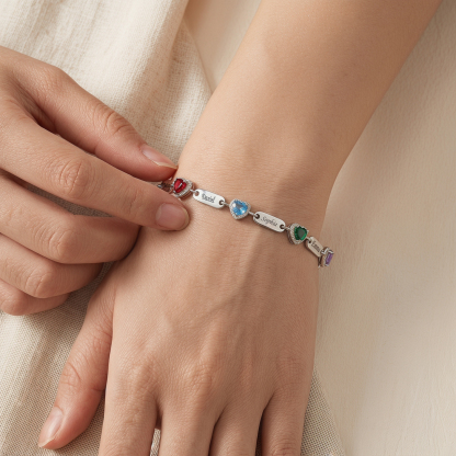 Personalisiertes Armband mit 1 bis 6 Namen und herzförmigen Geburtssteinen