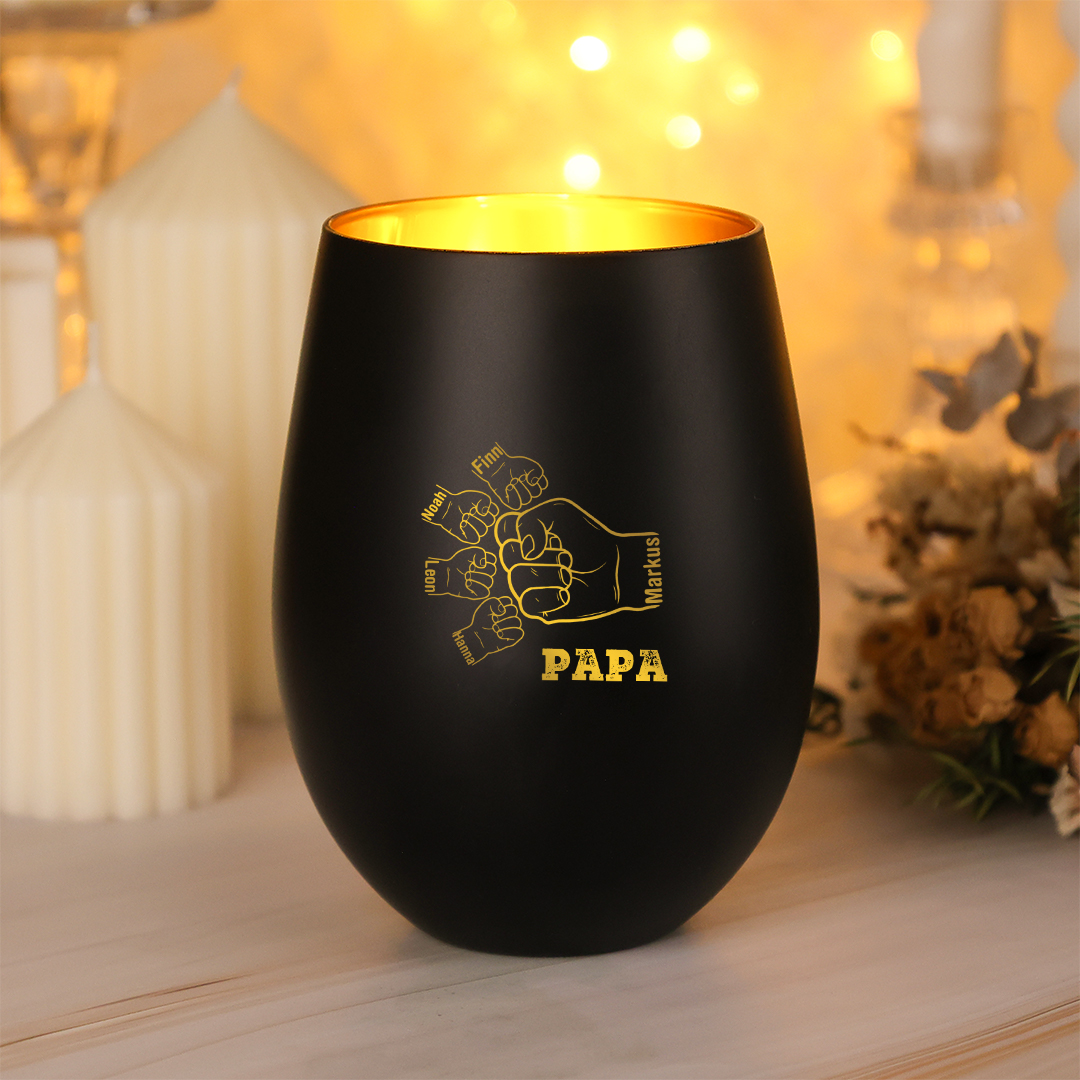 Personalisierter Kerzenhalter aus Glas mit Fistbump-Motiv, personalisiert mit 1–8 Namen