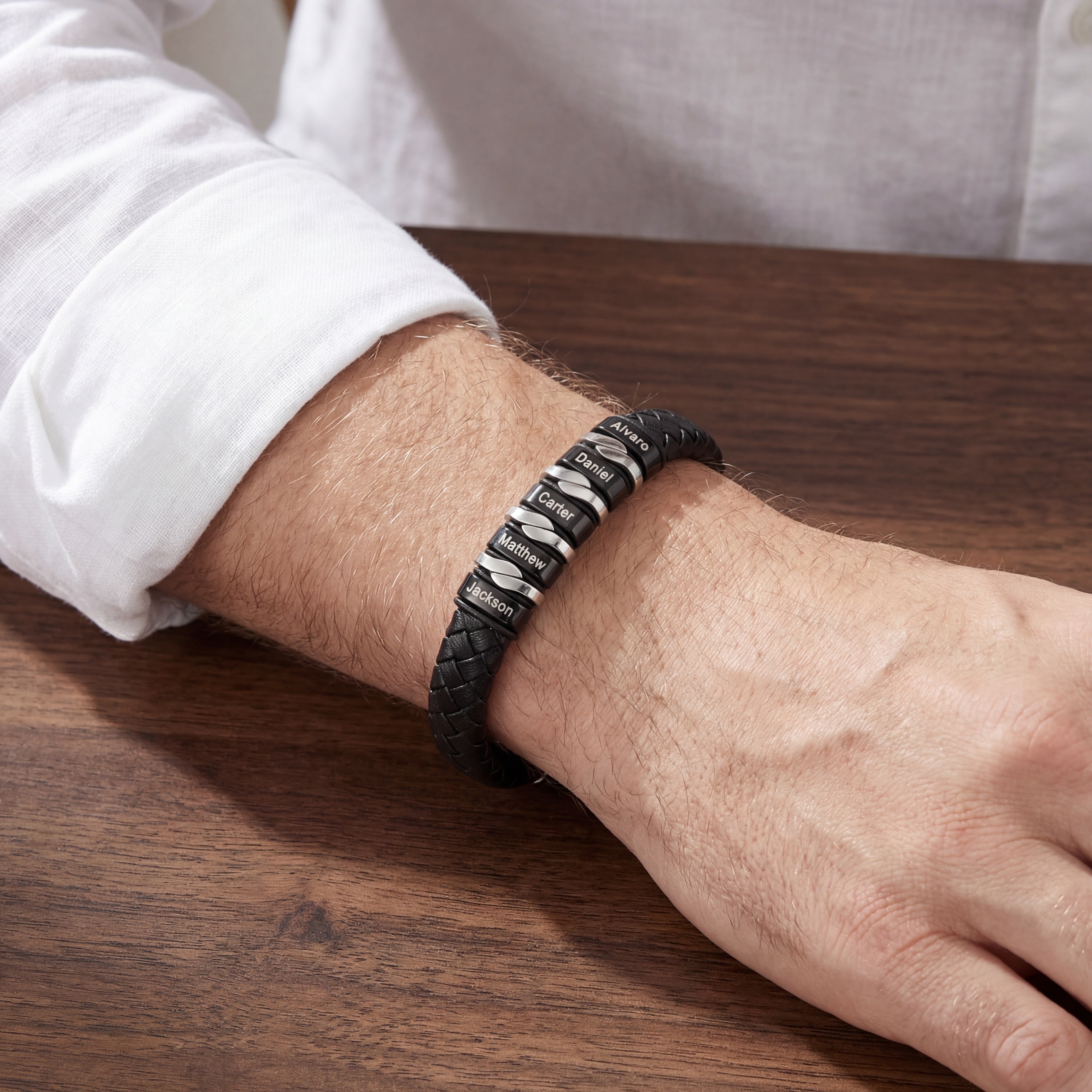Personalisiertes Herren Lederarmband aus geflochtenem PU-Leder mit 2–5 Namen