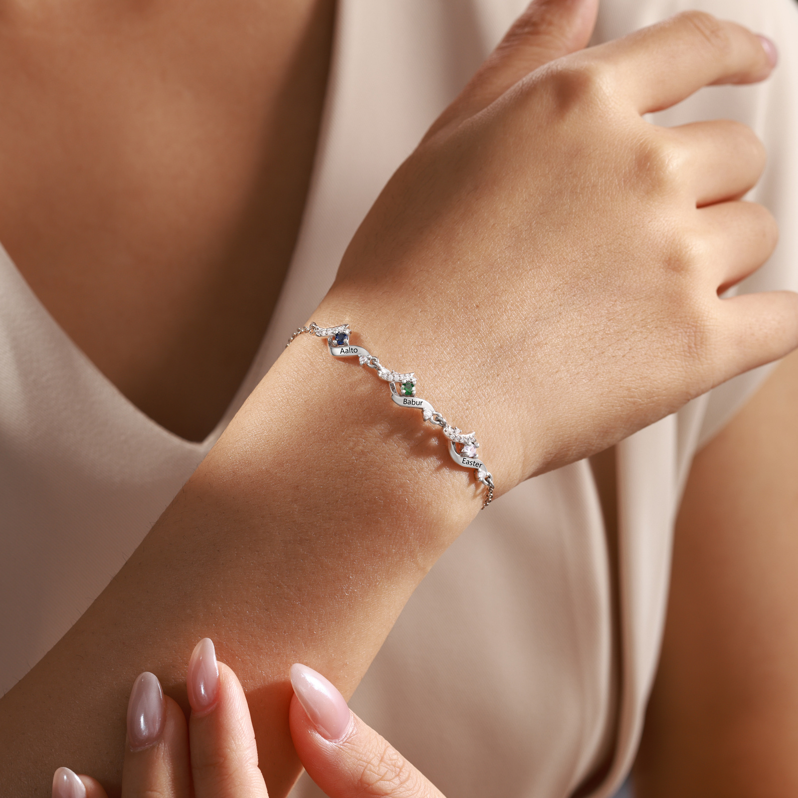 Personalisierbares Familienarmband mit 2–5 Geburtssteinen und Namen