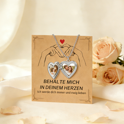 Personalisierte Herz Medaillon Kette mit Foto als Geschenkset mit Karte mit 2 Fotos und 1 Namen – praktisches Erinnerungsstück als Geschenk zum Muttertag oder Geburtstag für Mama und Tochter | Kettenm