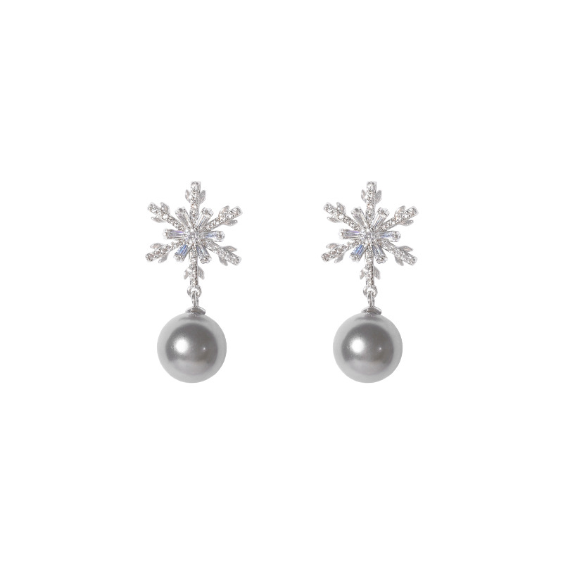 Elegante Schneeflocken-Ohrringe mit Perlen – Winterlicher Schmuckzauber