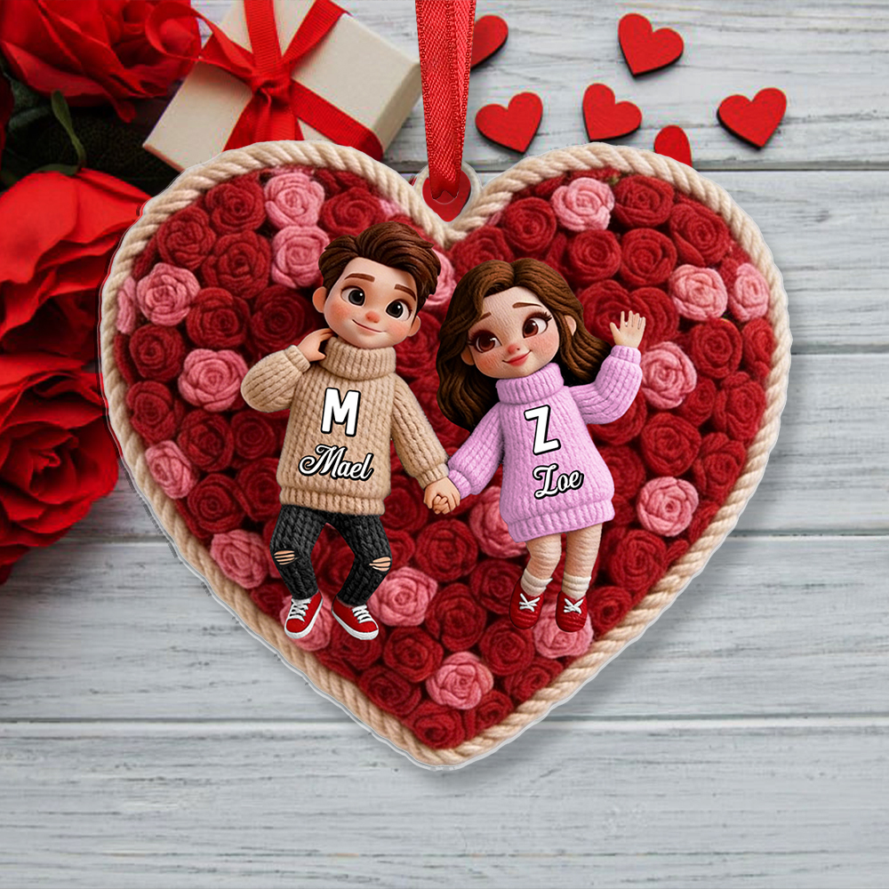 Personalisierter Cartoon-Paar-Herz-Rosenanhänger im Strick-Look