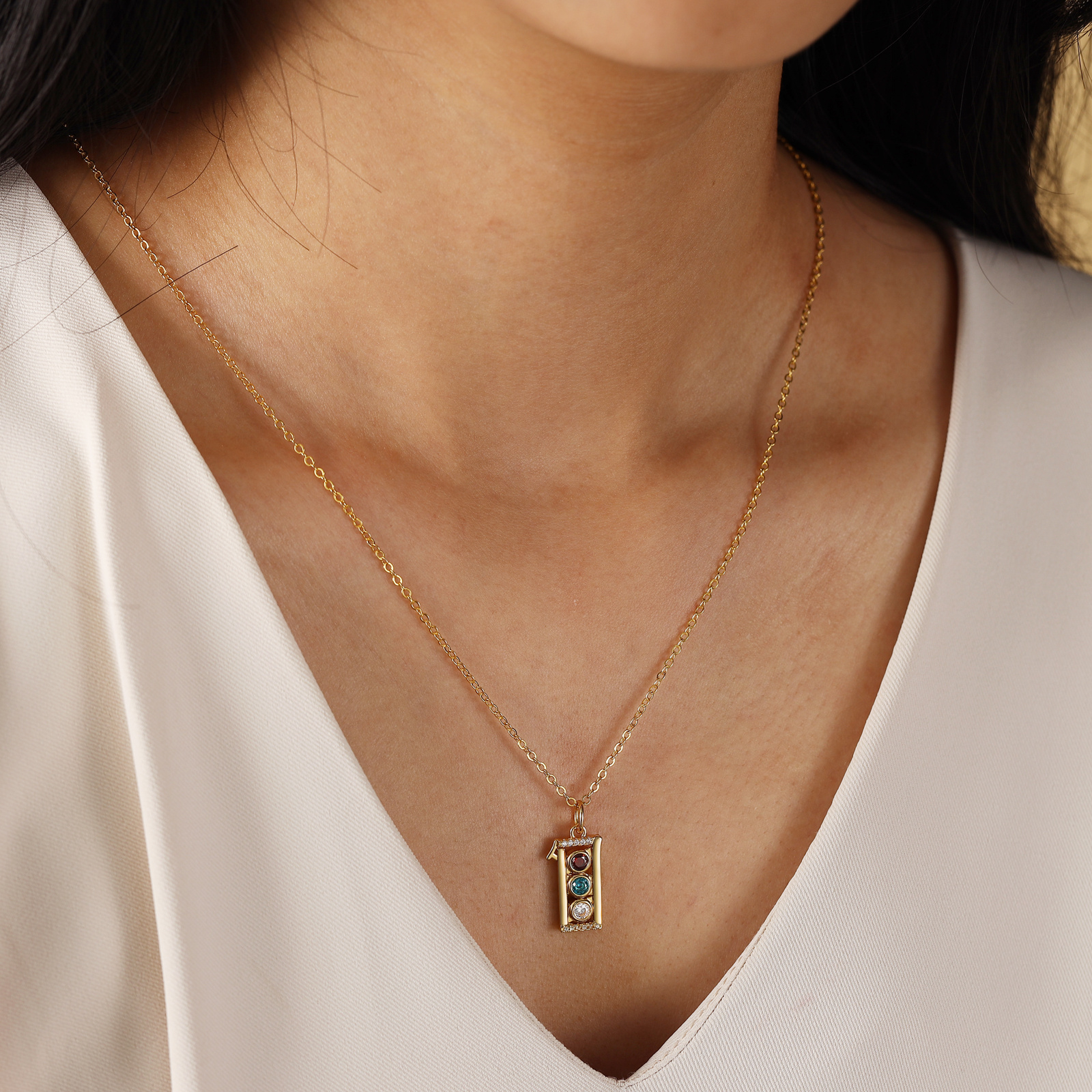 Personalisierte Familienkette mit 1–6 Geburtssteinen – individuelles Geschenk für Mama oder Oma