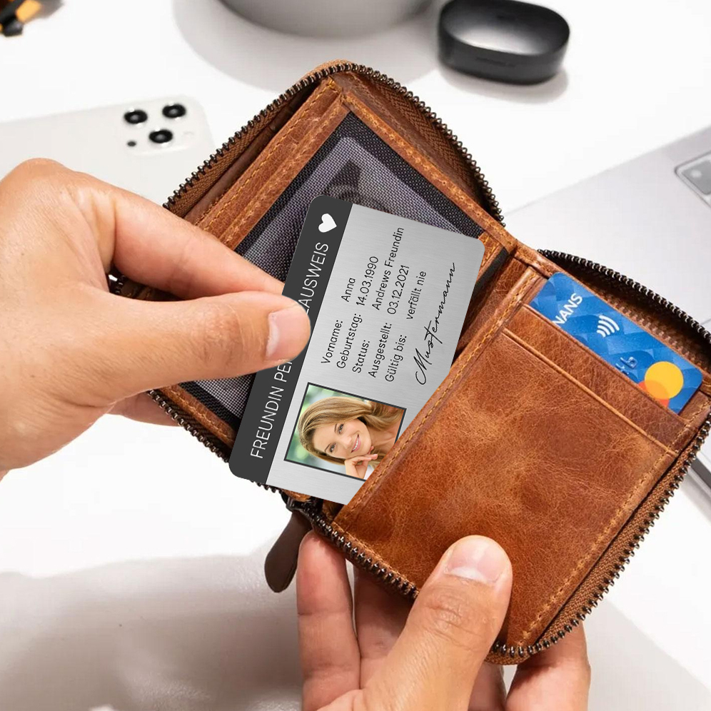 Personalisiertes Foto & Name & Buchstabe Herren Geldbörse & Foto & 2 Datum & 5 Texte Geldbörse Karte & Foto & Text Schlüsselanhänger Geschenkbox Set für Mann/ Freund