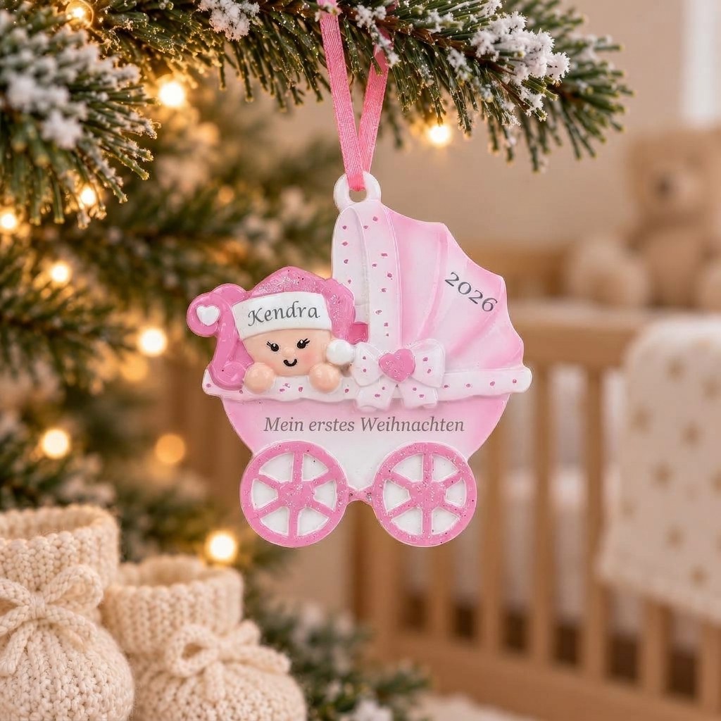 Personalisierter Weihnachtsbaumanhänger in Kinderwagenform mit Namen und Jahreszahl Geschenk zu Babys erstem Weihnachten