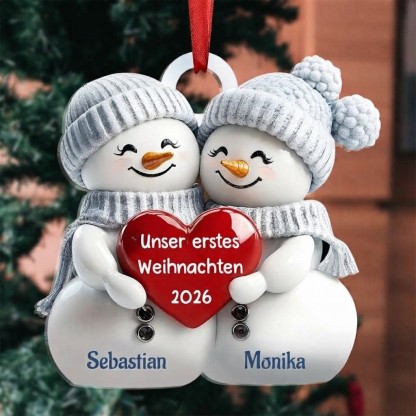 Acryl Weihnachtsornament - Personalisierte 2 Namen & 2 Texte & Jahr 2D Flachbedruckt Weihnachts-Anhänger mit Schneemann & Herzen für Paar
