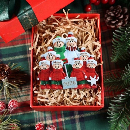 Personalisierter Familien-Weihnachtsanhänger aus Holz mit 2–8 Vornamen und Jahreszahl Geschenk für Familien