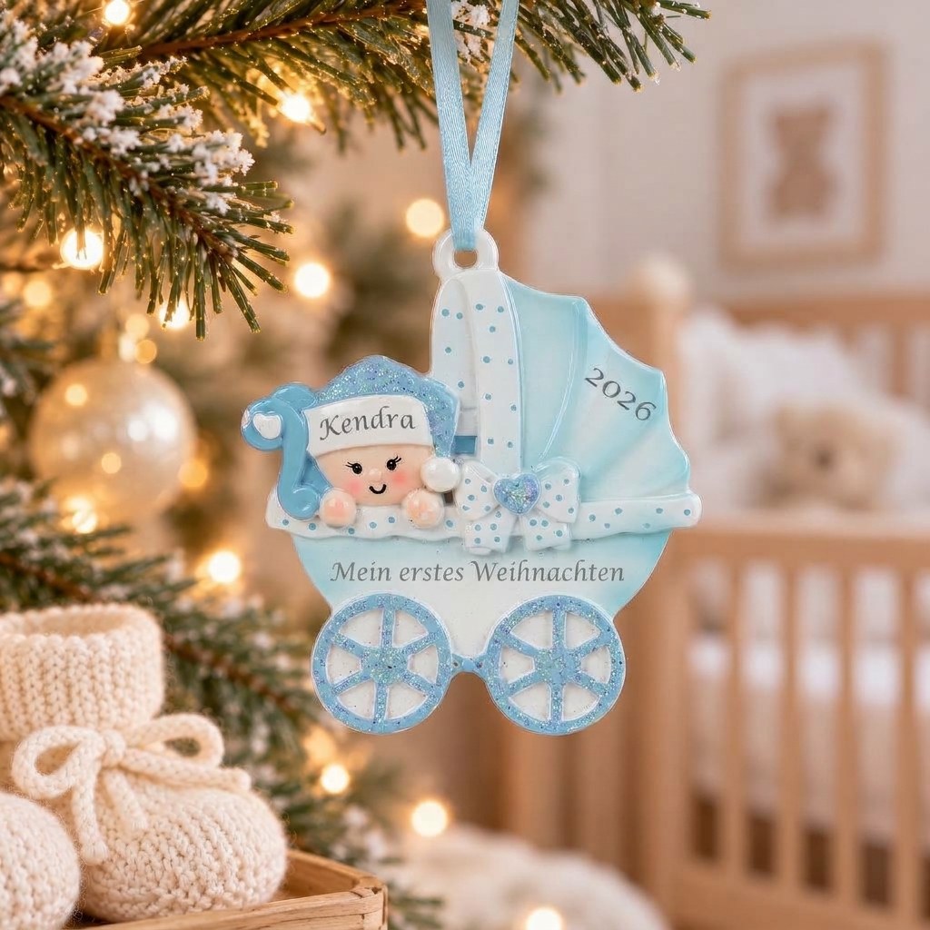 Personalisierter Weihnachtsbaumanhänger in Kinderwagenform mit Namen und Jahreszahl Geschenk zu Babys erstem Weihnachten