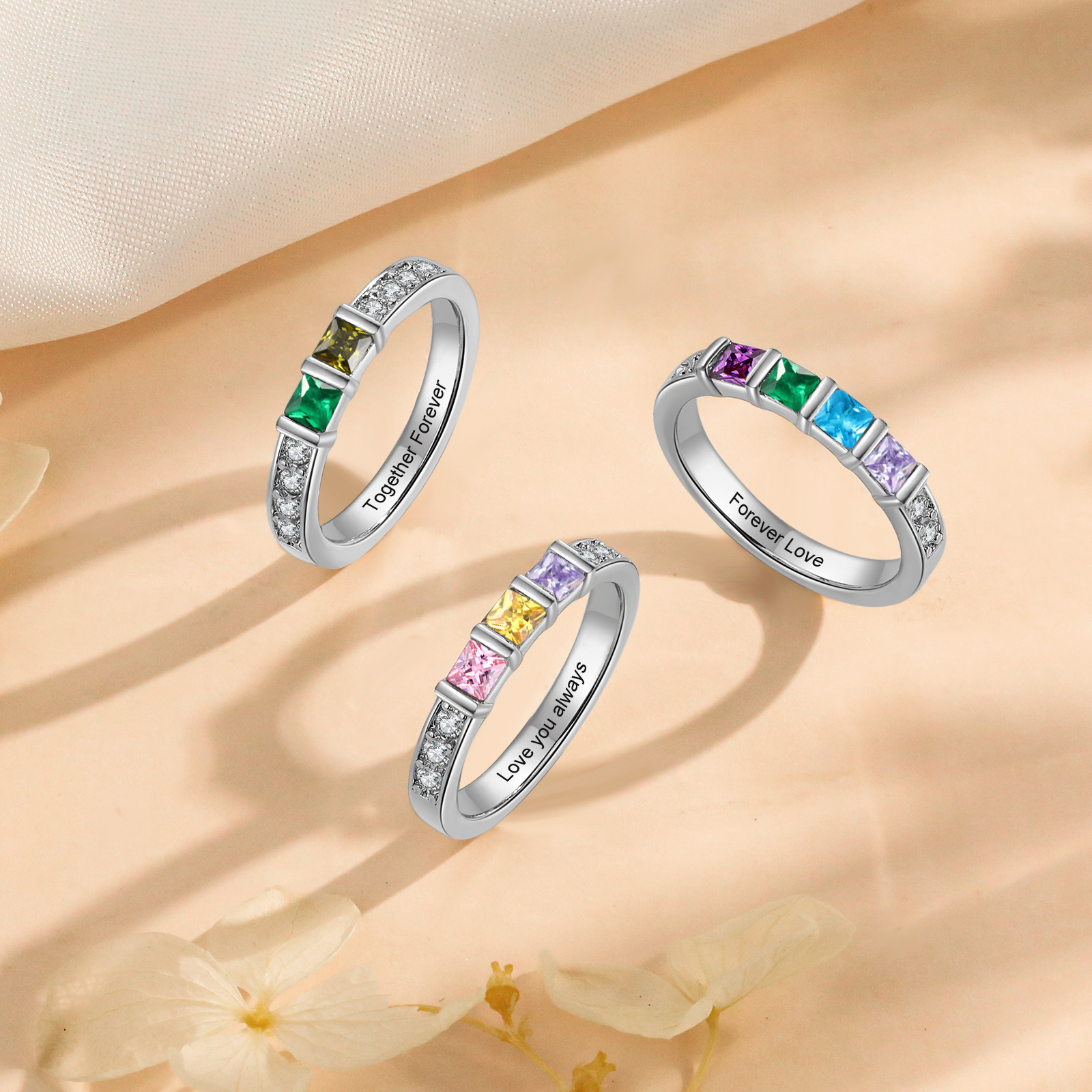 Personalisierter Ring mit Princess-Schliff & 2–4 Geburtssteinen