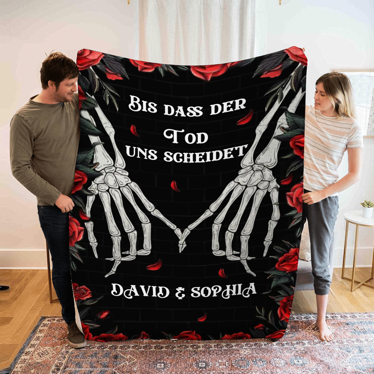 Personalisierte 2 Namen Schwarz Flanell Decke mit Totenkopf-Händen & Rosen -Bis dass der Tod uns scheidet- Geschenk für Paar